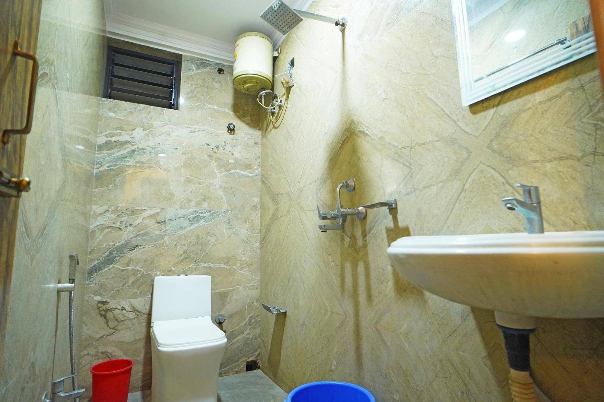 Samrat Near Victoria Memorial !! Couple Friendly !! Hotel 3*