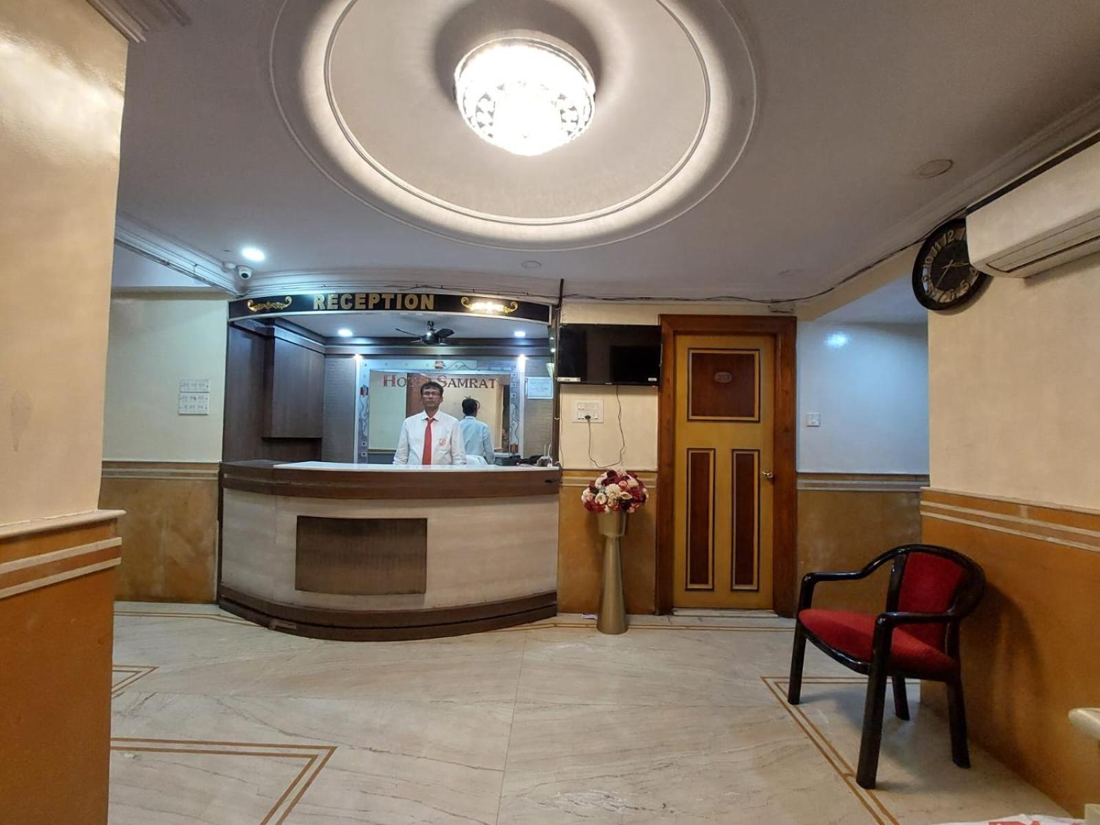 Samrat Near Victoria Memorial !! Couple Friendly !! 3*
