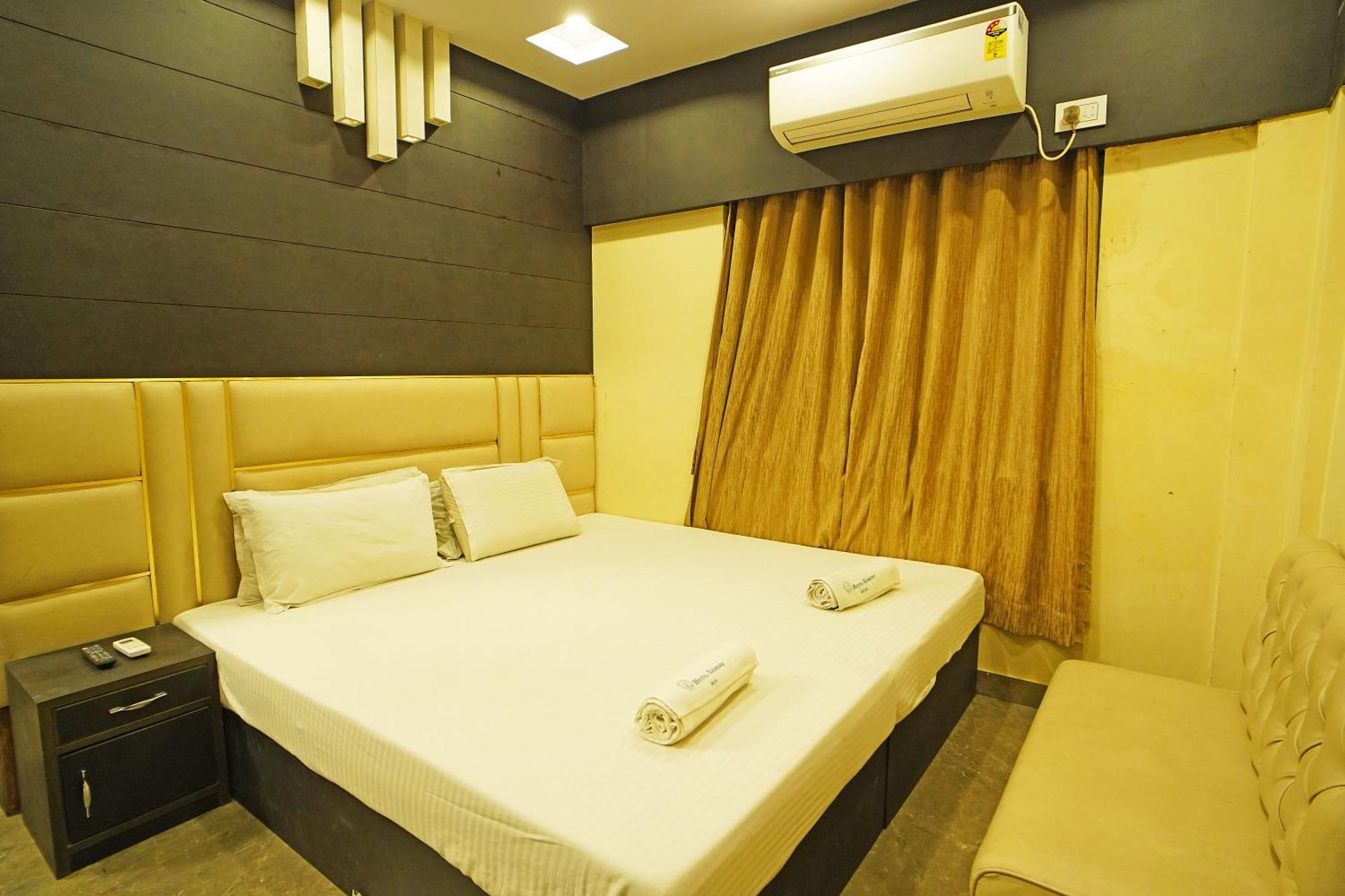 Samrat Near Victoria Memorial !! Couple Friendly !! Hotel