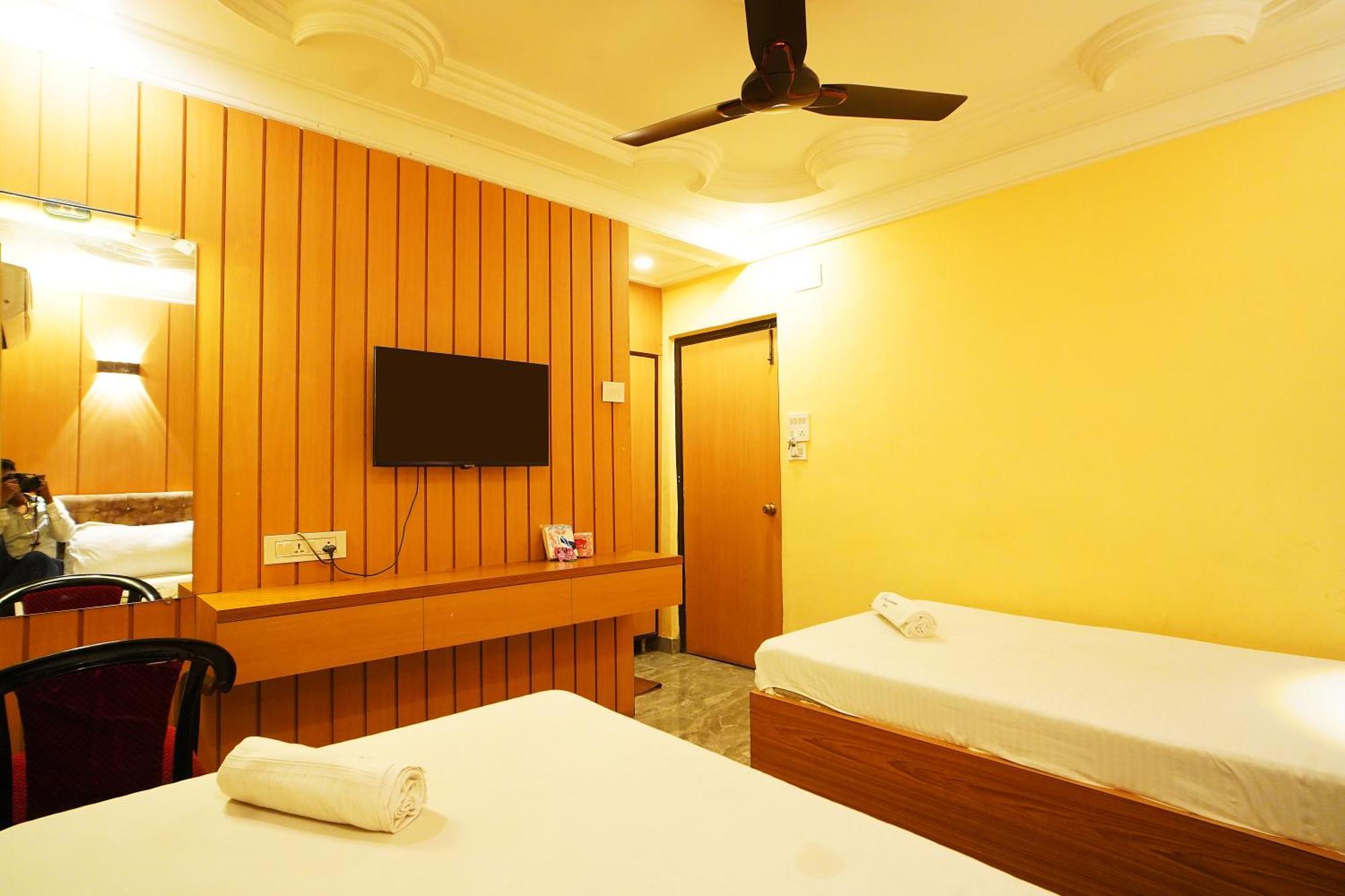 Hotel Samrat Near Victoria Memorial !! Couple Friendly !! 3*