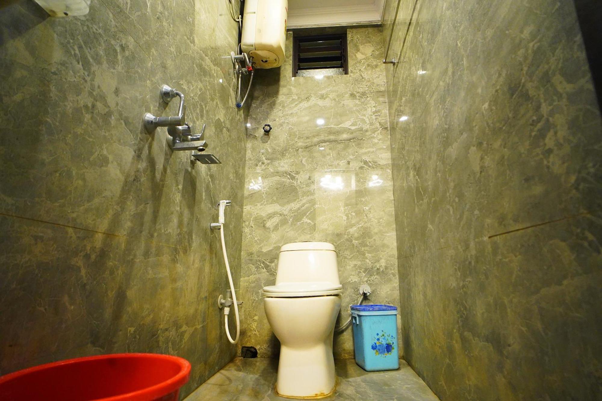 Samrat Near Victoria Memorial !! Couple Friendly !! Hotel 3*